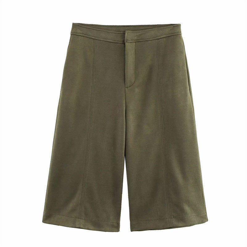 Three-piece set combines contemporary style